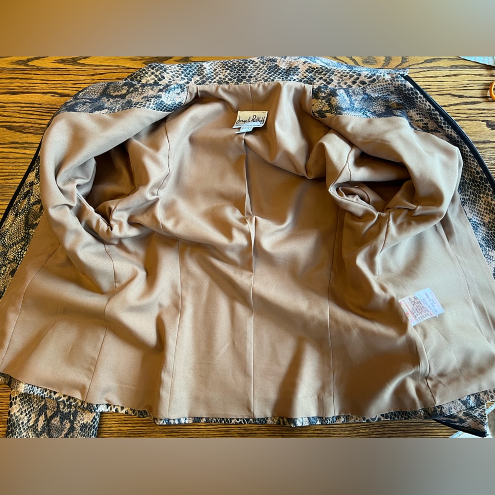 Joseph Ribkoff Python Jacket Zippered Front & Cuf… - image 4
